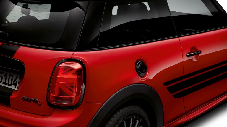 MINI Cooper S – logo oznaka – piano crno i crveno 