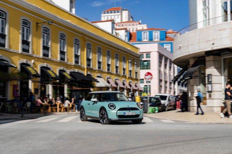 MINI COOPER – jedinstvena AURA ZA NOVU ERU 